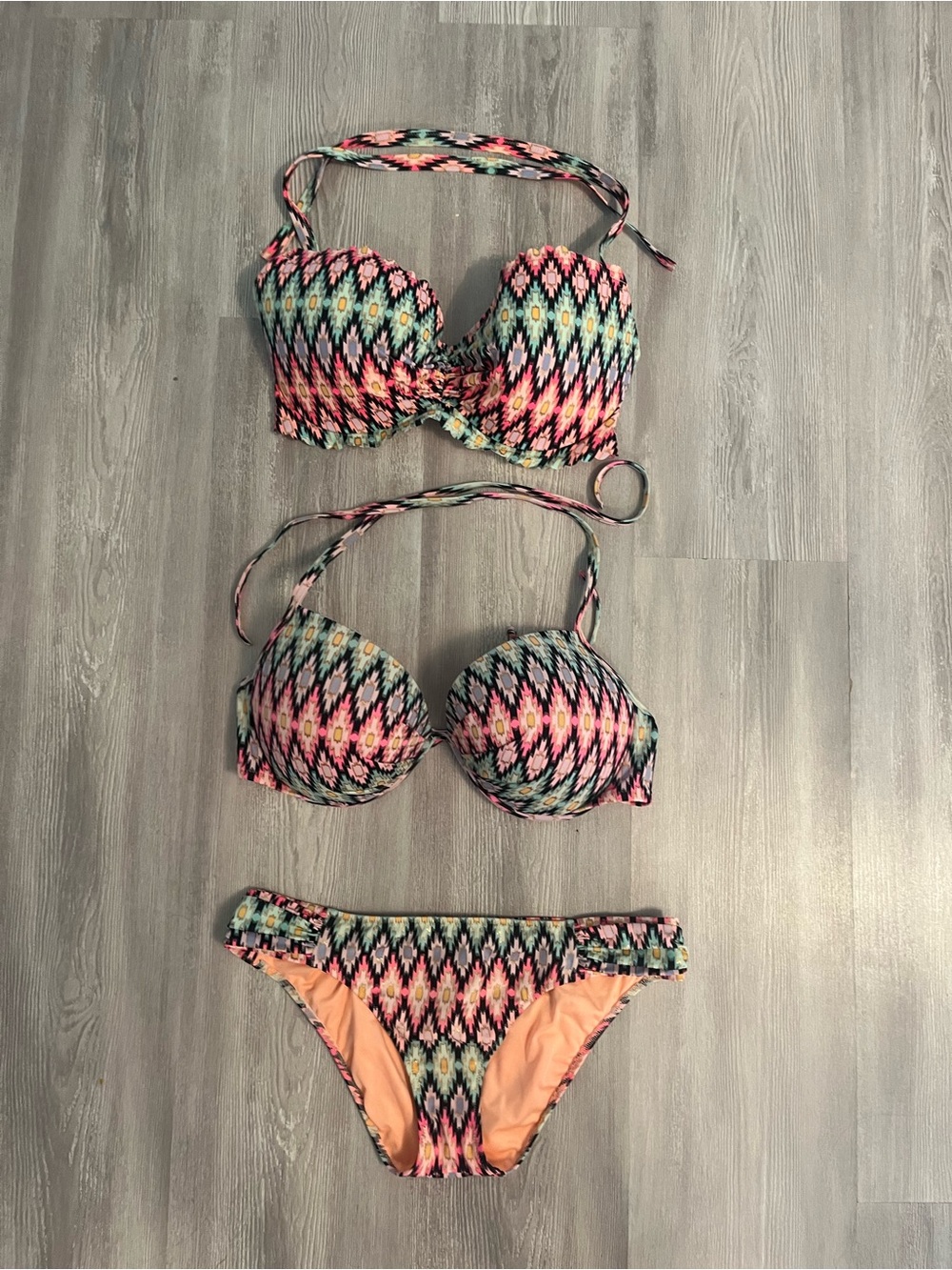 Victorias Secret Ikat Fabulous/Getaway Halter Knockout Bikini size 36DD & Medium